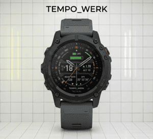 TEMPO_WERK T1 juodas taktinis išmanusis laikrodis su skaitmeniniu ekranu ir silikoniniu dirželiu baltame plytelių fone